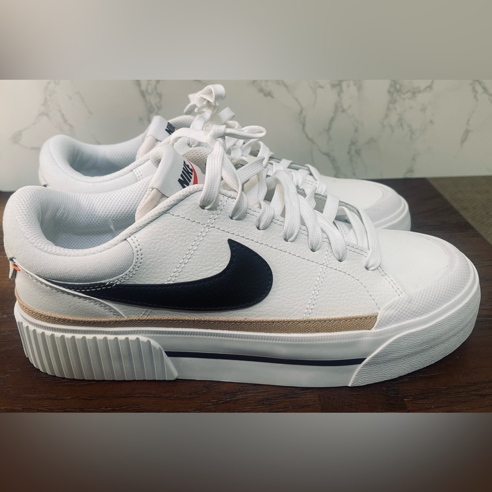 Nike court legacy lift